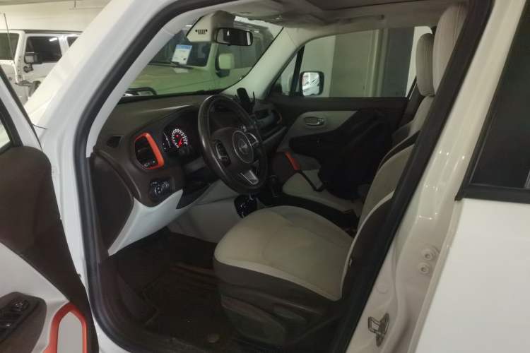 Used Jeep Renegade 2017 180TS Automatic Four-Wheel Drive Superior Edition