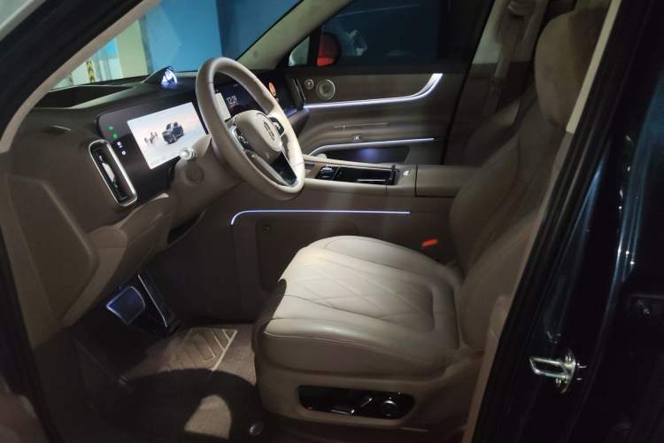 Used Hima AITO M9 2024 Range-Extended Ultra Version 52 kWh 5-Seater Model Left Front Seat