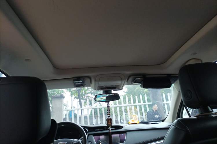 Used Cadillac XT5 2016 25T Luxury Model Headliner