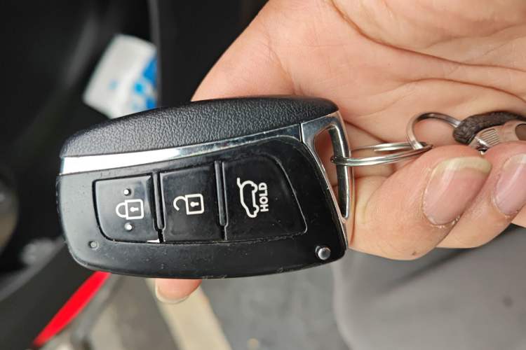 Used Hyundai Santa Fe 2013 Revised Version 2.4L Automatic All-Wheel Drive Smart Type