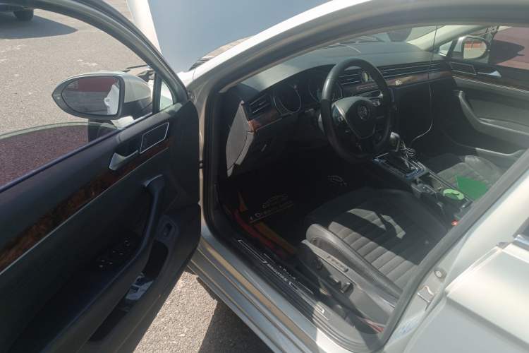 Used Volkswagen Magotan 2017 330TSI DSG Luxury Model
