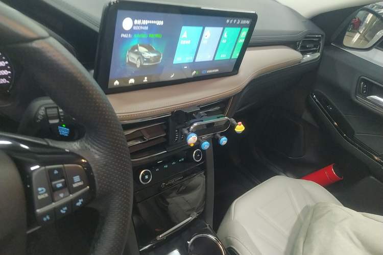 Used Ford Escape 2020 EcoBoost 245 Two-Wheel-Drive Titanium Edition