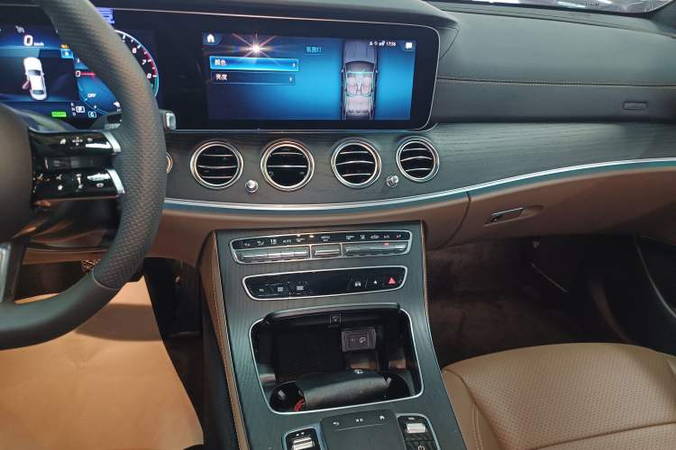 Used Mercedes-Benz E-Class New Energy 2022 Restyled E 350 e L Plug-in Hybrid Sports Sedan Audio And AC Panel