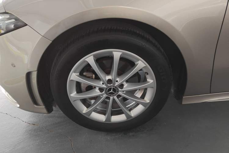 Used Mercedes-Benz A-Class 2021 A 200 L Sport Sedan Fashion Model Left Front Wheel Hub