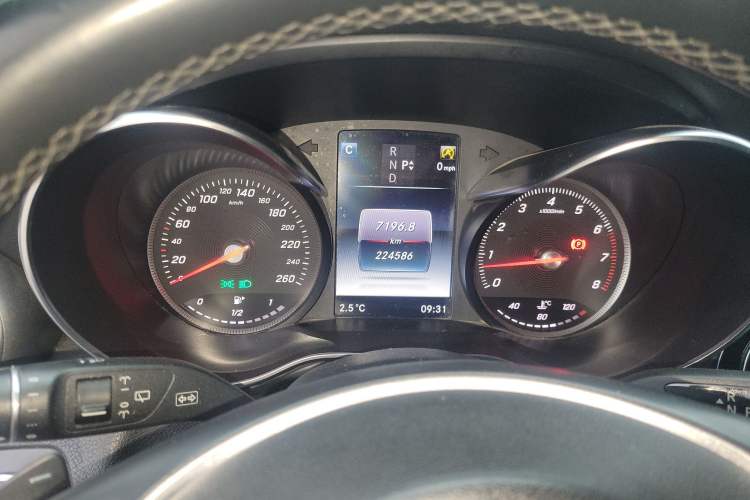 Used Mercedes-Benz GLC 2016 GLC 260 4MATIC Luxury Model