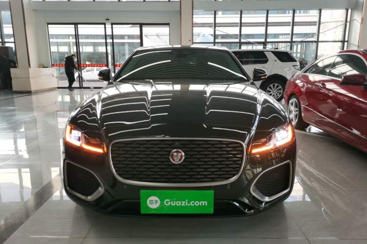 Used Jaguar XFL 2025 Model—2.0T P250, Two-Wheel Drive, Premium Luxury Edition
