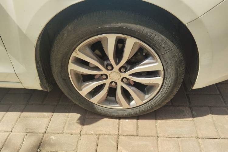 Used Buick GT 2021 1.3T Automatic Mild Hybrid Elite Version Right Front Wheel Hub