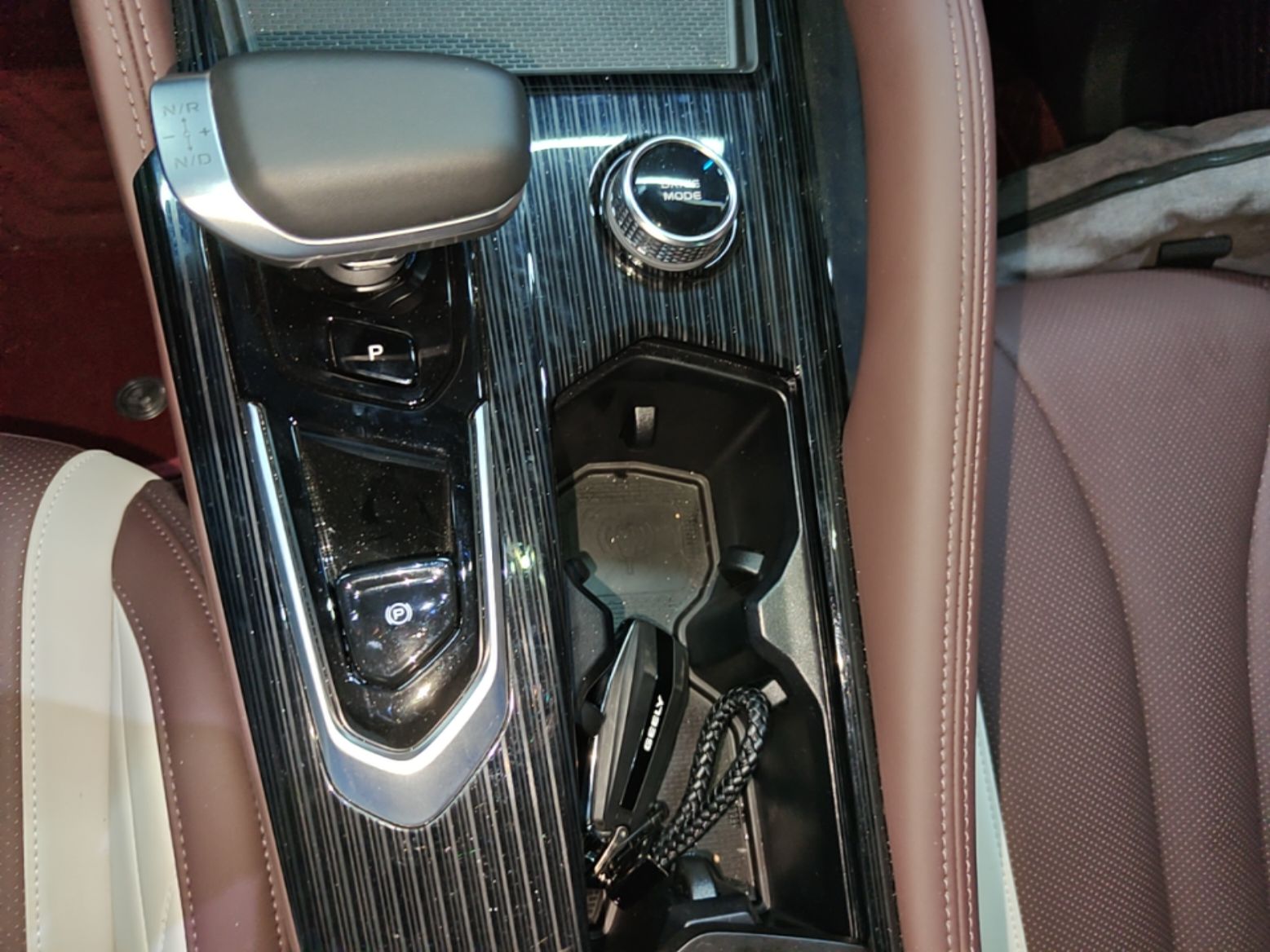 Geely Auto Monjaro L 2021 2.0TD High-Power Automatic All-Wheel-Drive Flagship Version — снимка 16