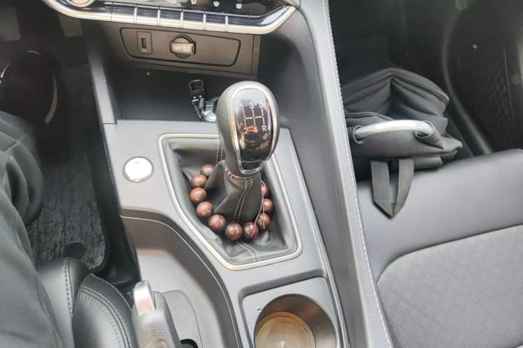 Used CHANGAN Eado 2022 PLUS 1.6L GDI Manual Elite Model Gear Lever