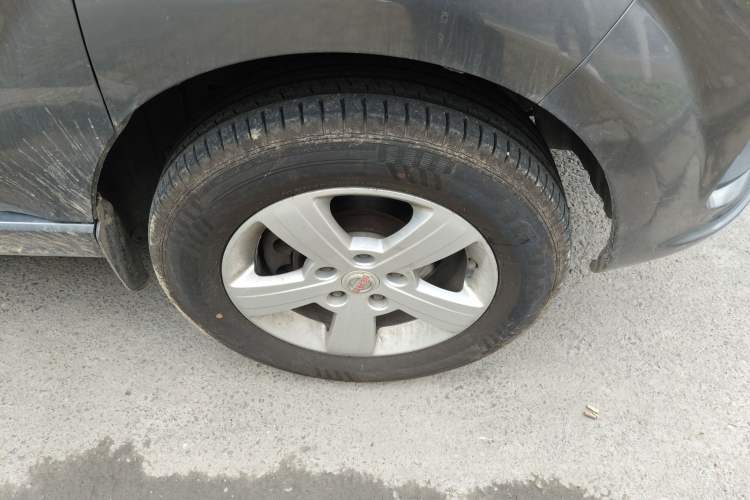 Used Jinbei Gold Hiace 2021 1.5L Passenger Van Travel Lion 6-Seater Right Front Wheel Hub