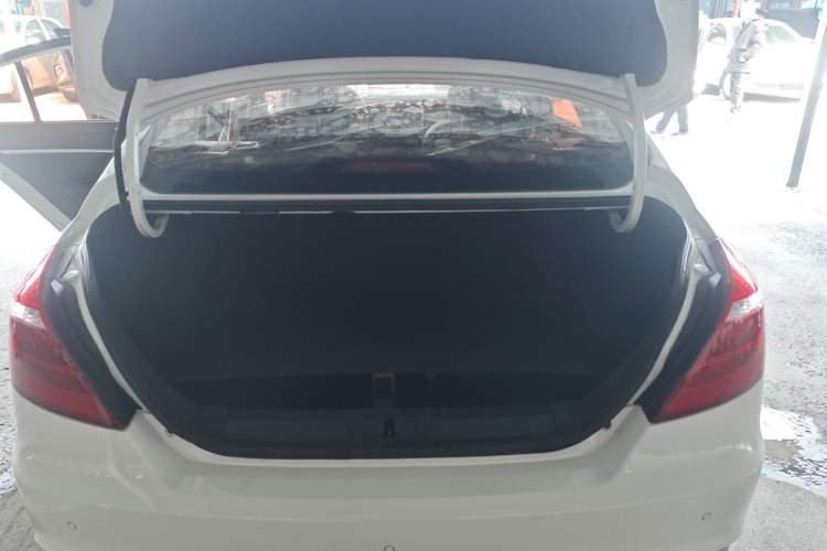 Used Geely Auto Emgrand 2017 Sedan Million Edition 1.5L Manual - Upward Version Trunk