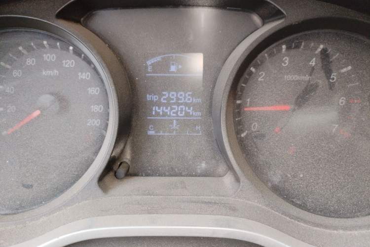 Used Jinbei 750 2015 1.5L Comfort Model Odometer Close Up