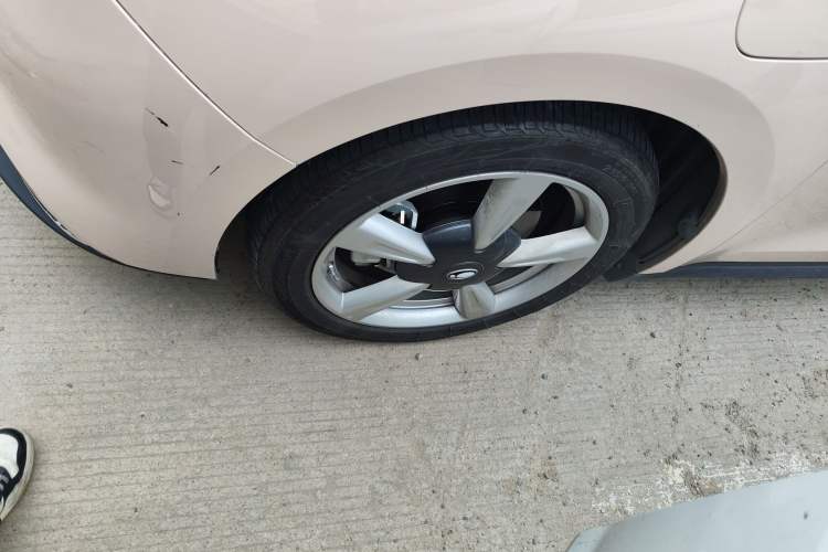 Used ORA Good Cat 2022 Morandi Edition 400km Standard Range Premium Version Lithium Iron Phosphate Left Front Wheel Hub