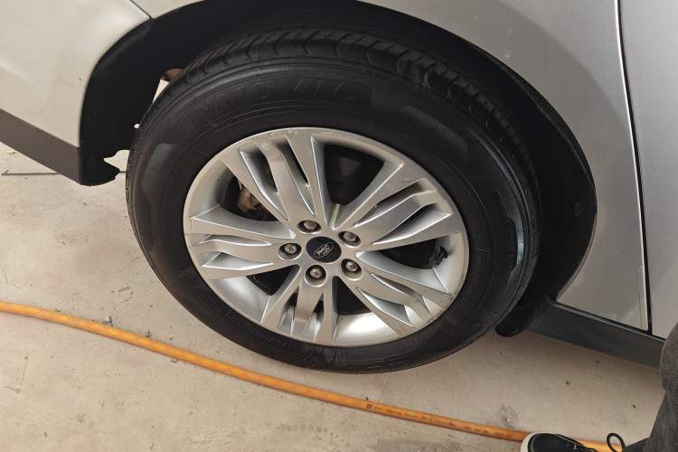 Used Ford Focus 2012 Sedan 1.6L Manual Comfort Model
