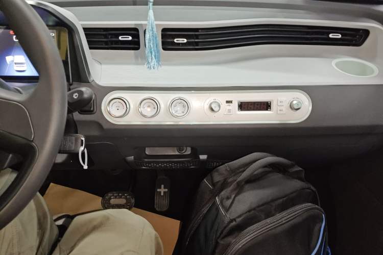 Used Wuling Hongguang MINIEV 2021 Macaron Premium Model – Lithium Iron Phosphate Audio And AC Panel