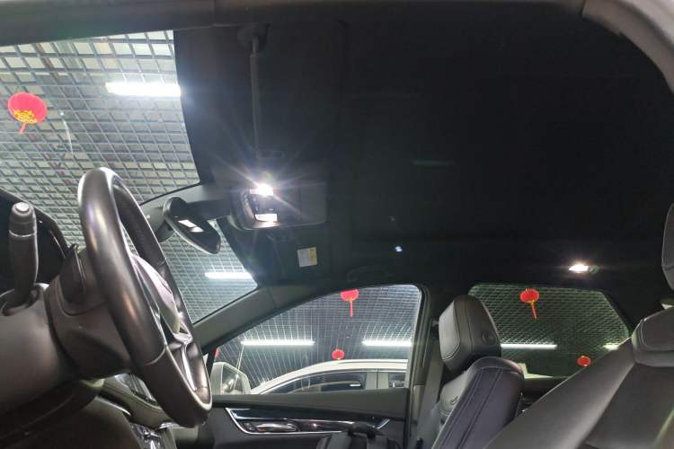 Used Cadillac XT5 2021 28T Luxury Model Headliner