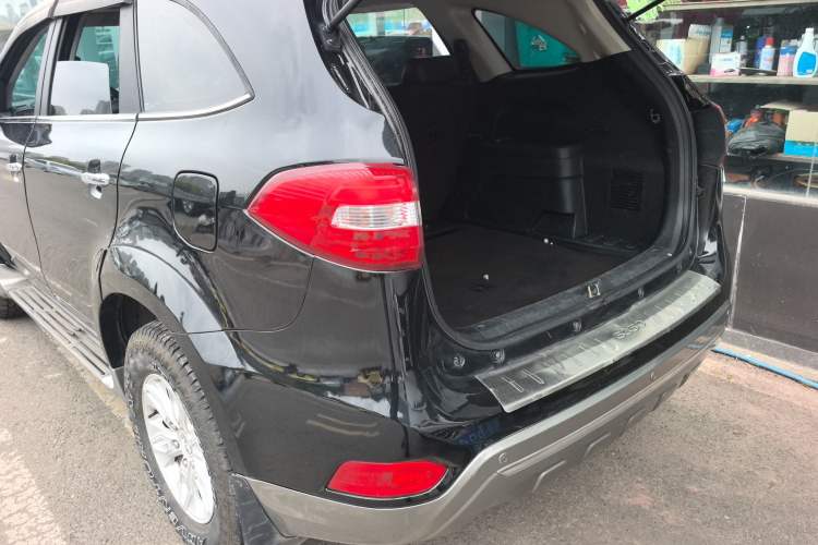 Used JMC Yusheng S350 2014 2.4T Automatic 2WD Diesel Luxury Version with Sunroof 5 Seats