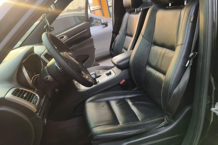 Used Jeep Grand Cherokee 2014 3.0TD Diesel Comfort Navigation Version Left Front Seat