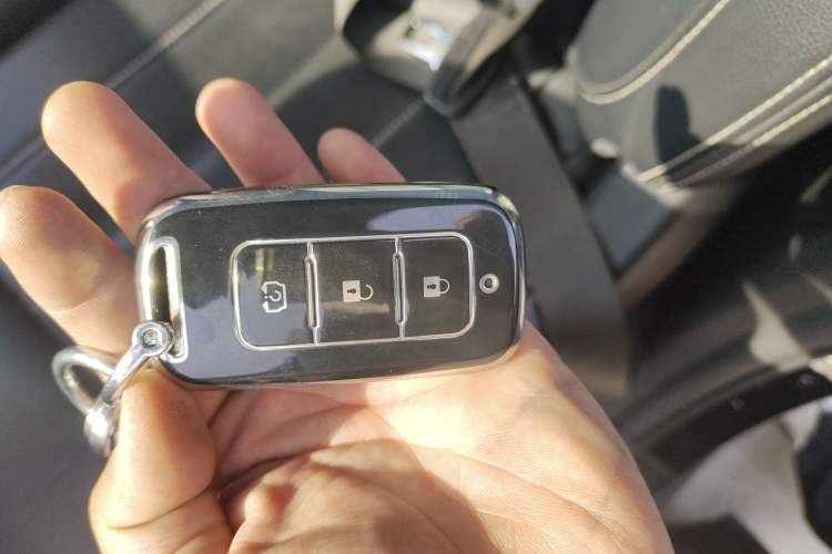 Used Dongfeng Fengon 580 2018 Revised Version 1.5T CVT Luxury Edition Vehicle Key