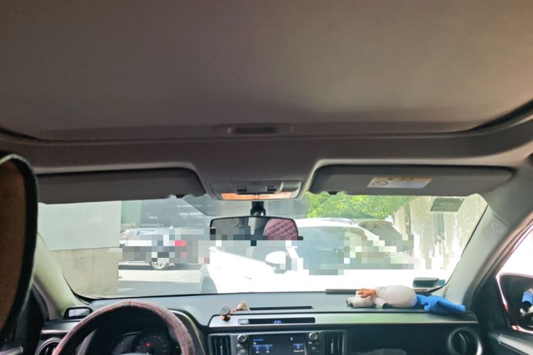 Used Toyota RAV4 2016 2.0L CVT Two-Wheel Drive Fashion Edition China V Standard
