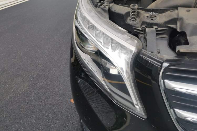 Used Mercedes-Benz V-Class 2018 V 260 Avantgarde Edition China VI Right Front Headlight