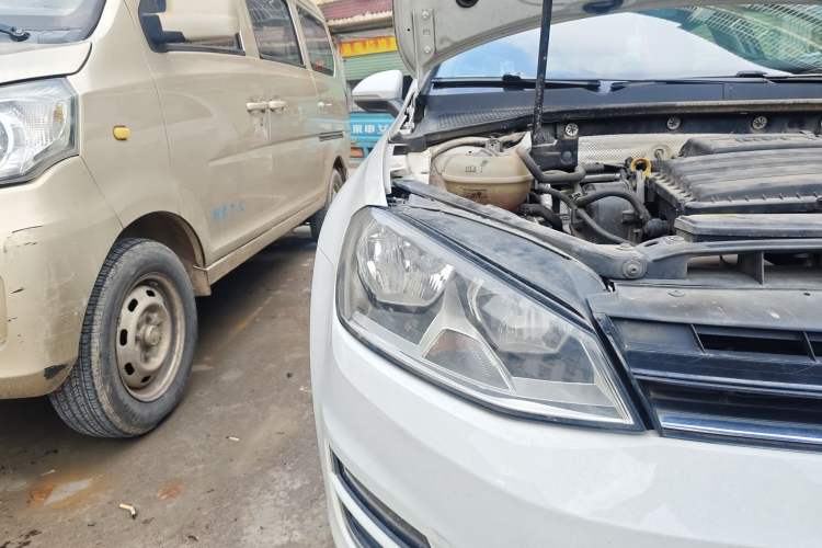 Used Volkswagen Golf 2016 1.6L Automatic Fashion Model
