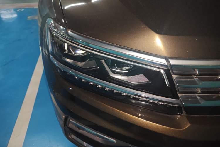 Used Volkswagen Tiguan L 2017 330TSI Automatic Two-Wheel Drive Flagship Edition Right Front Headlight