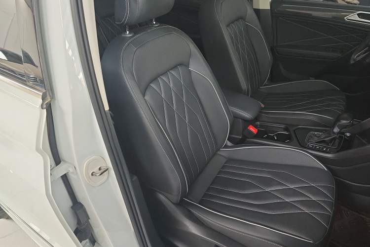 Used Volkswagen Tiguan L 2023 330TSI Automatic Two-Wheel Drive R-Line Enjoyment Edition