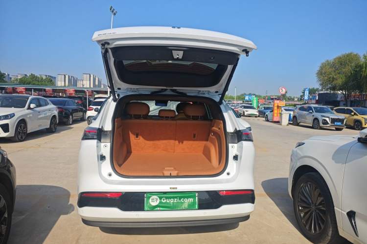 Used Dongfeng Aeolus L8 2025 Model 185KM Dream Edition