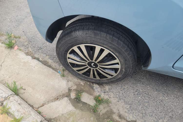 Used Wuling Hongguang MINIEV 2022 Zizai Version Lithium Iron Phosphate Right Rear Wheel Hub