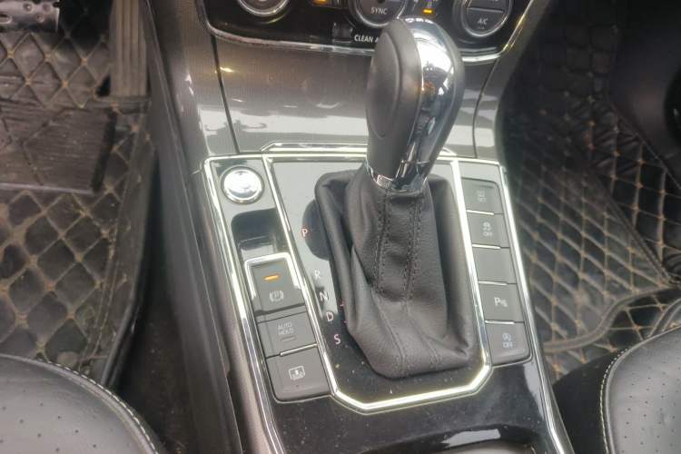 Used Volkswagen Passat 2016 330TSI DSG Prestige Edition Gear Lever