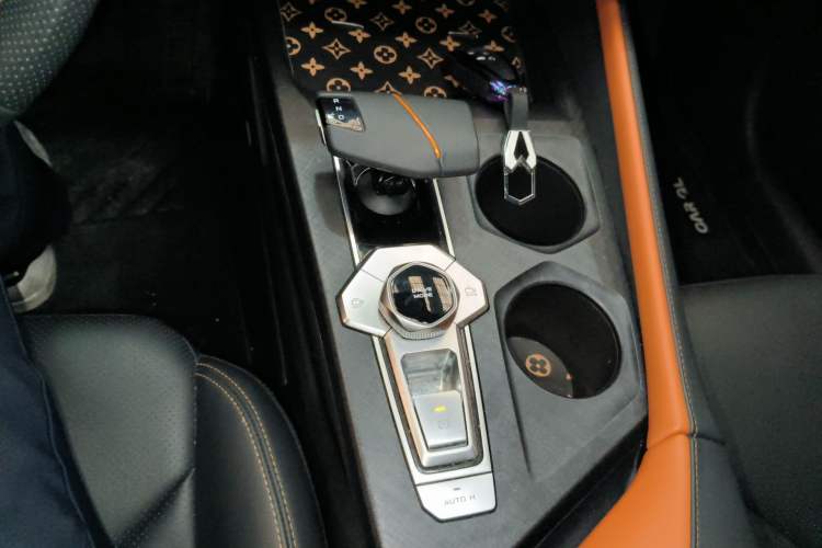 Used CHANGAN UNI-V 2022 1.5T Prestige Version Gear Lever