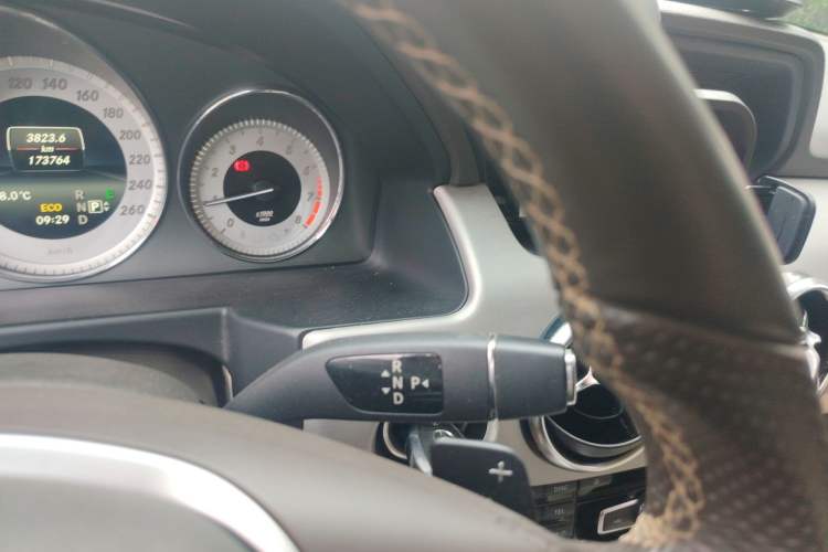 Used Mercedes-Benz GLK-Class 2014 GLK 260 4MATIC Dynamic Model Gear Lever