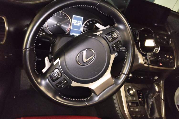 Used Lexus NX 2020 200 All-Wheel Drive Fēngshàng Version China VI Standard Steering Wheel