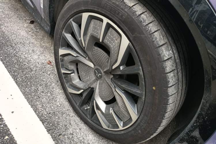 Used Hongqi Tiangong 08 2025 680 Ultra Four-Wheel-Drive Version
