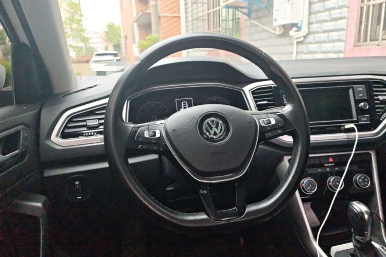 Used Volkswagen T-ROC 2019 280TSI DSG Two-Wheel Drive Advanced Version China VI Standard Steering Wheel