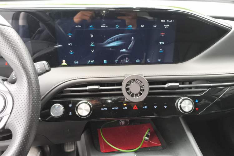 Used Dongfeng Aeolus Huge 2022 Mach Dual-Motor 1.5T MHD Dare-to-Dream Edition Audio And AC Panel