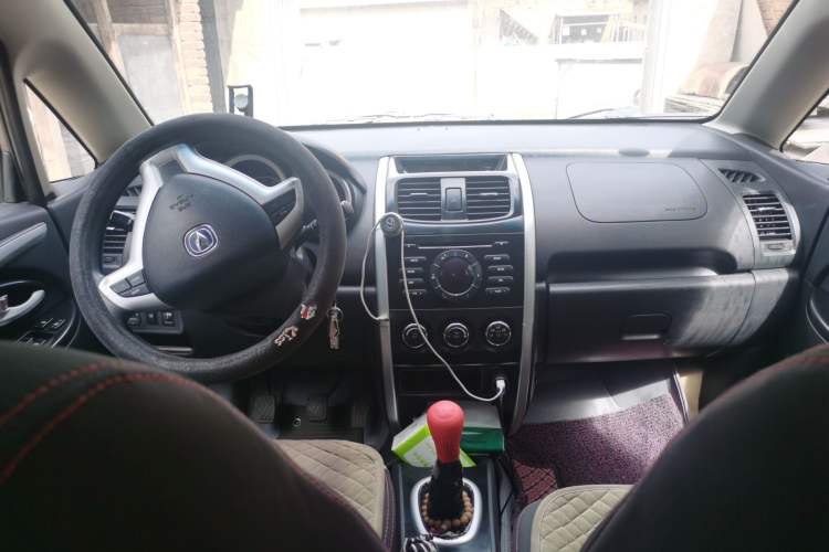 Used CHANGAN CX20 2014 1.4L Manual Sport Edition China V Standard Center Console