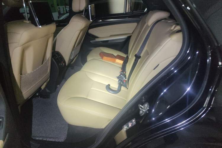 Used Mercedes-Benz M-Class 2010 ML 500 4MATIC