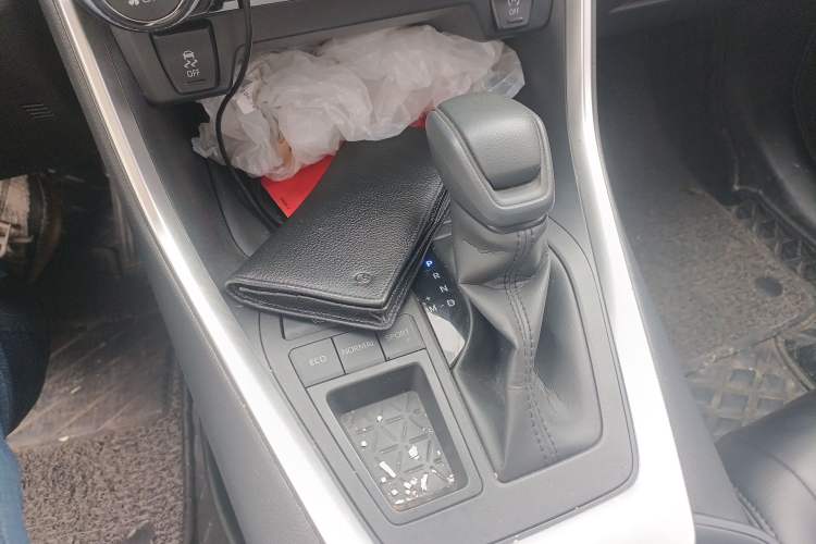 Used Toyota RAV4 2020 2.0L CVT Two-Wheel Drive Fashion Edition Gear Lever