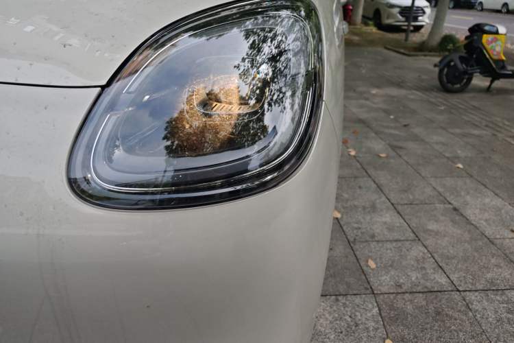 Used Wuling Hongguang MINIEV 2025 Four-Door Version Premium Edition Left Front Headlight