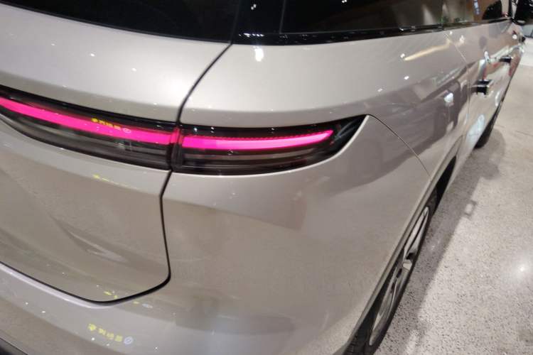 Used Nio ES8 2023 75 kWh Exterior 3