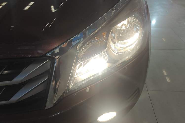 Used Venucia T70 2016 2.0L CVT Smart Choice Edition
