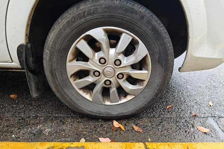 Used SAIC MAXUS Xintu V80 2021 2.0T Manual Classic Aoyuntong Short Wheelbase Ultra-Low Roof 5/6-Seater Right Front Wheel Hub