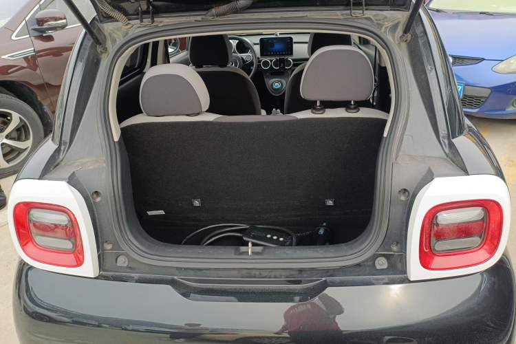 Used ORA Black Cat 2019 351 km Family Edition
