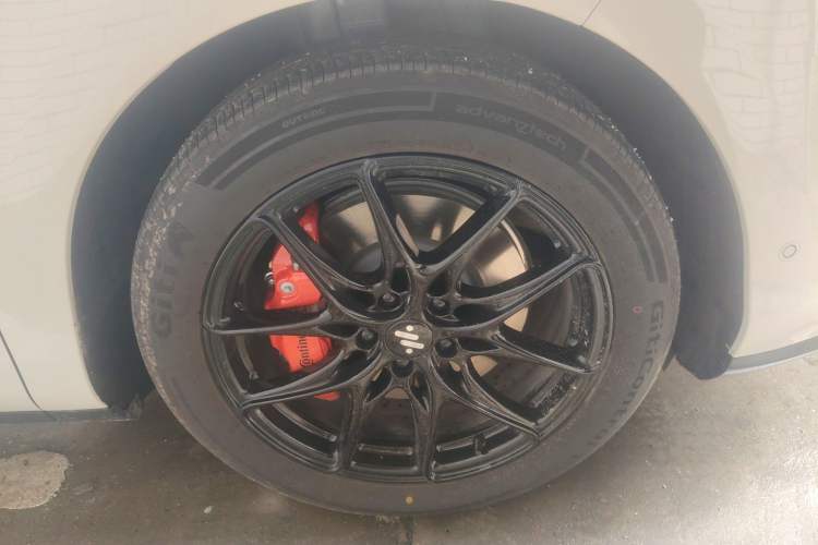 Used IM LS6 2026 Model Pure Electric Max Right Front Wheel Hub