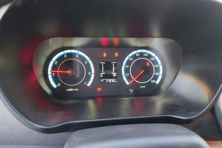 Used CHANGAN KAICHENG Ruixing M60 2023 1.5L GDI Comfort-Class Passenger Vehicle 6/7 Seats Instrument Cluster