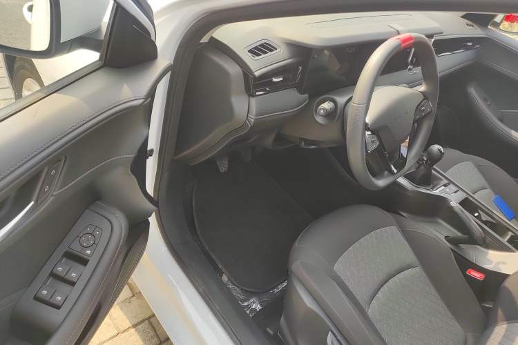 Used Roewe i5 2023 1.5L Manual Comfort Edition