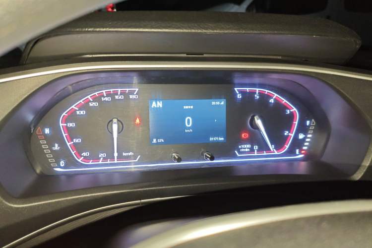 Used SAIC MAXUS Xintu V80 2024 Aotuntong 6AMT Short Wheelbase Ultra-Low Roof 147 Ps 5/6 Seats