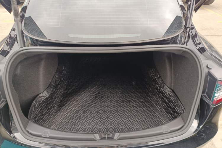 Used Tesla Model 3 2021 Performance High-Performance All-Wheel-Drive Version Trunk